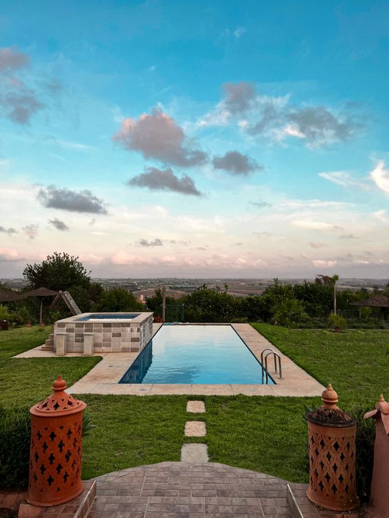 Piscina · imagen referencial